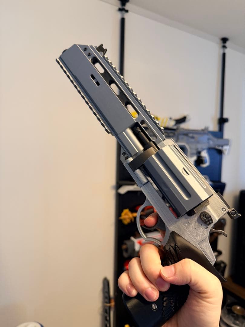 RE9 リボルバー 可動モデル(発射能力なし）