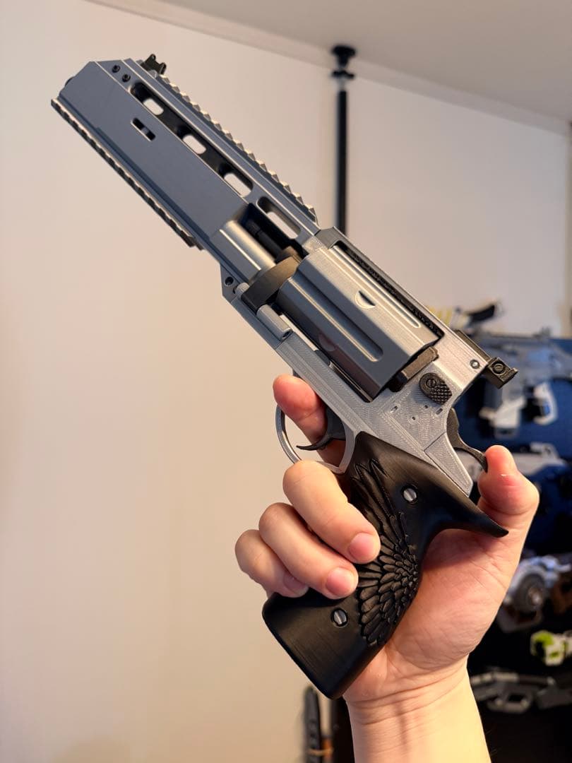 RE9 リボルバー 可動モデル(発射能力なし）