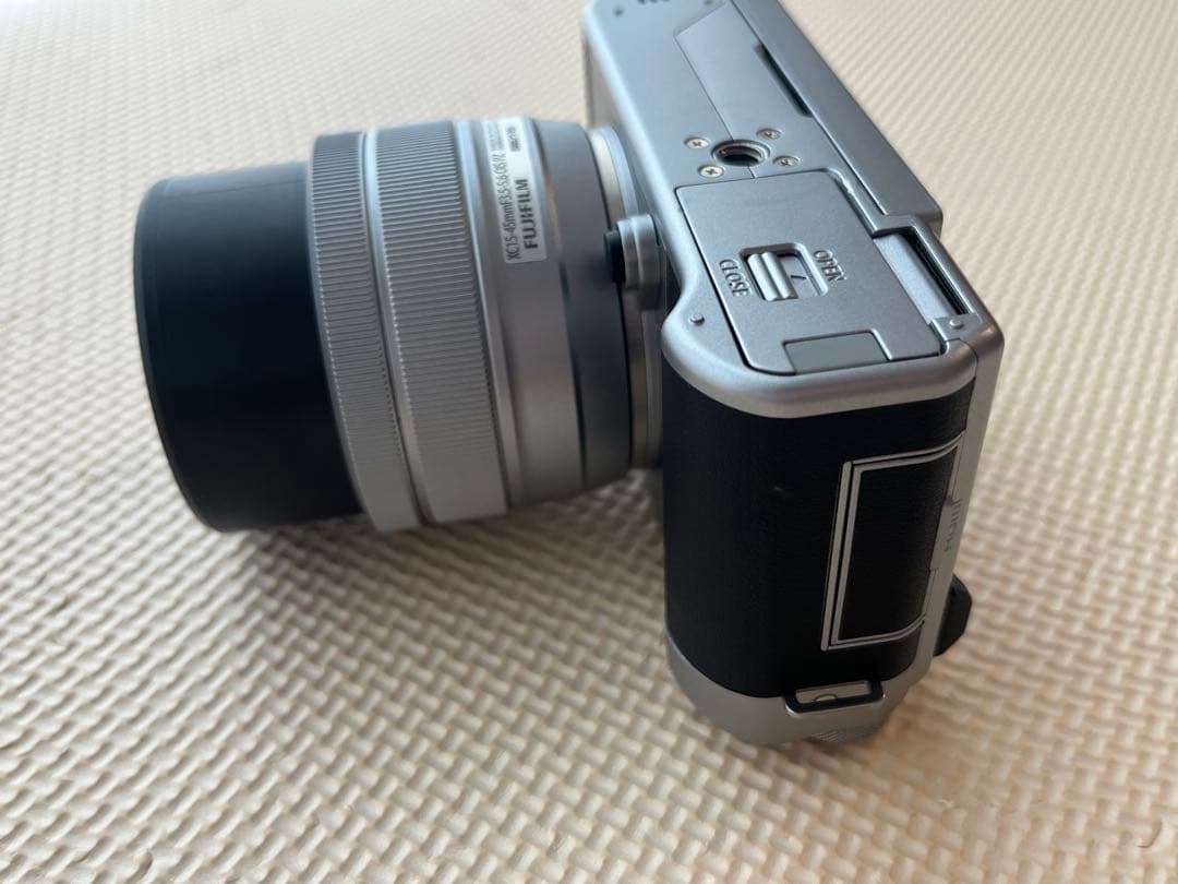 FUJIFILM X-A5 レンズキット (シルバー) ミラーレス一眼レフカメラ