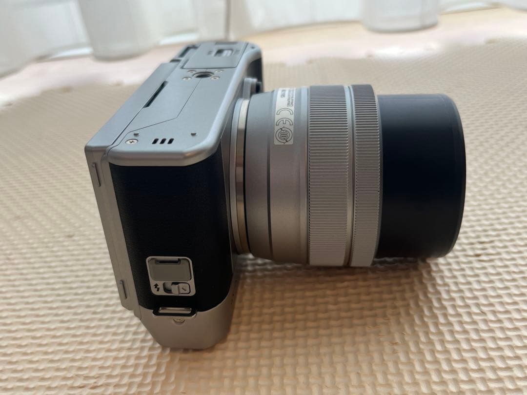 FUJIFILM X-A5 レンズキット (シルバー) ミラーレス一眼レフカメラ