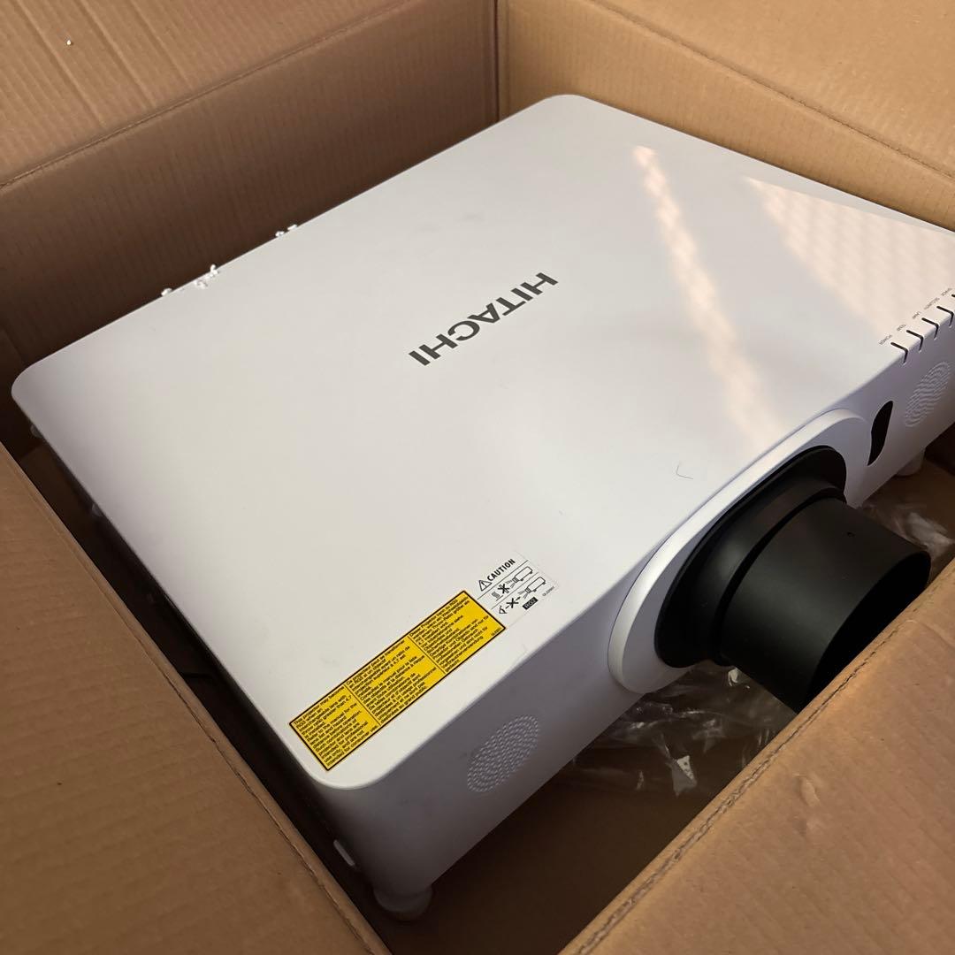 HITACHI CP-X8160 プロジェクター本体① 予備ランプ付き