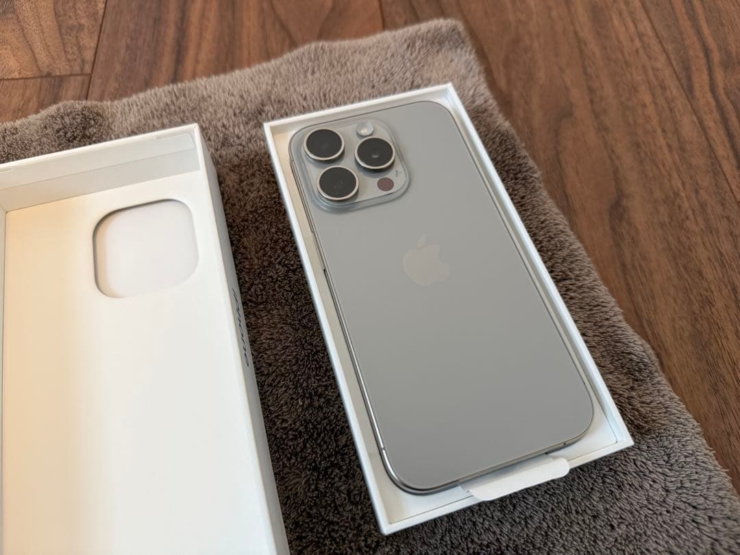 iPhone15 Pro 128GB ナチュラルチタニウム オマケあり