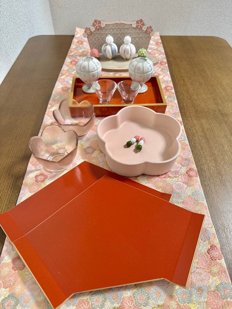 写真一枚目のひな祭り食器11点セット
