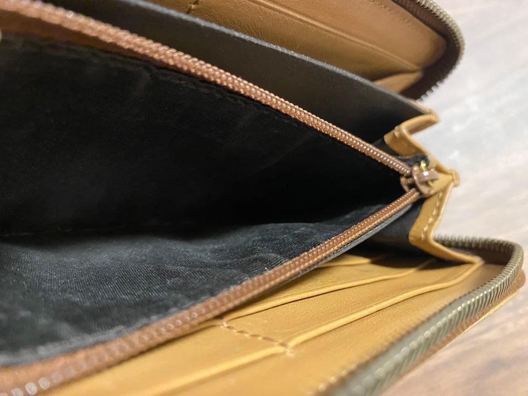 Gucci ベージュレザー財布