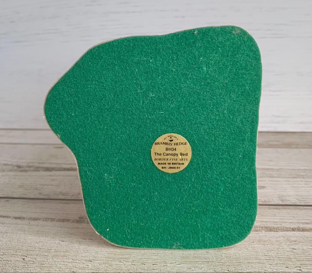 ブランブリーヘッジ プリムローズの天蓋付きベッド ボーダーファインアーツ