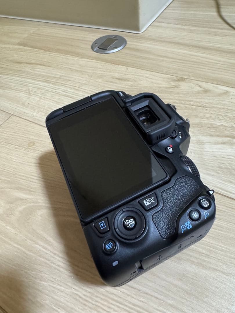 Canon EOS Kiss X10 デジタル一眼レフカメラ