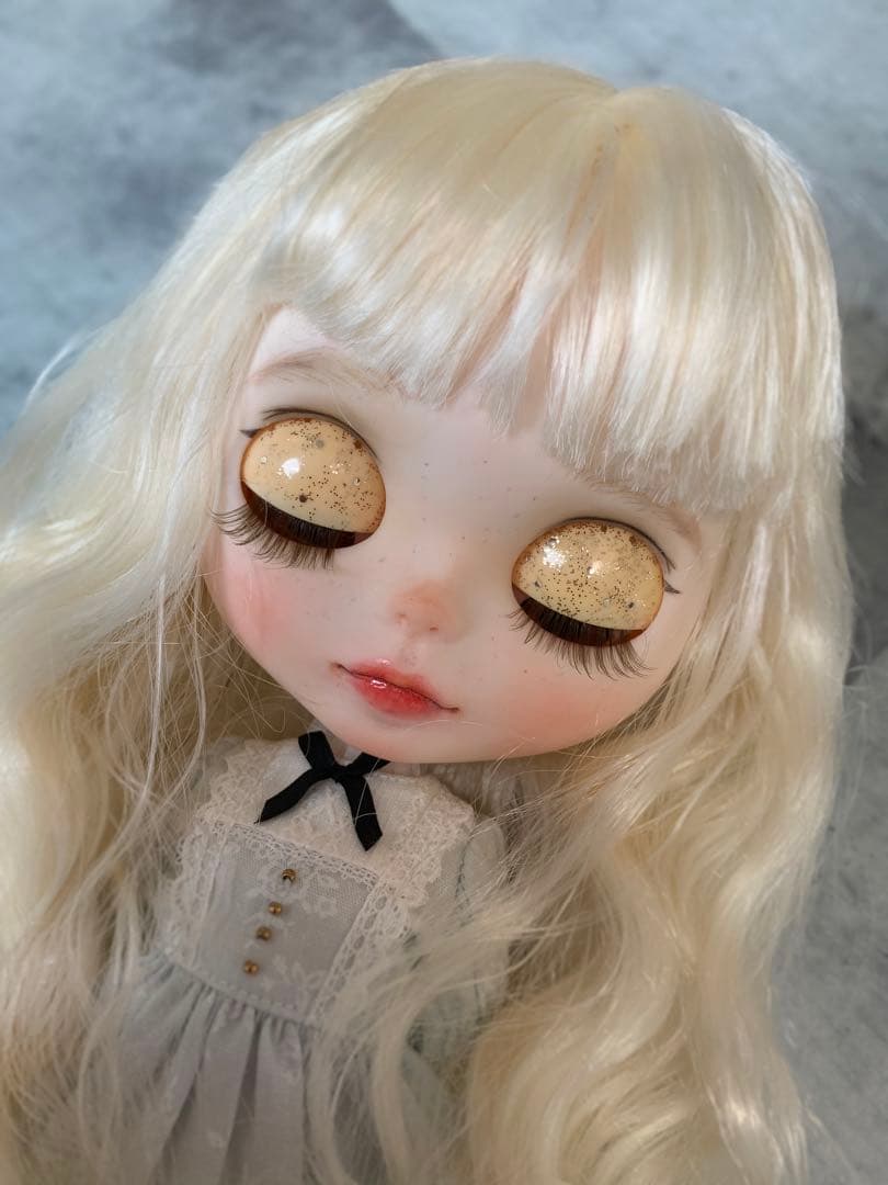 ネオブライスサイズ　カスタムアイシードール　微笑みちゃん