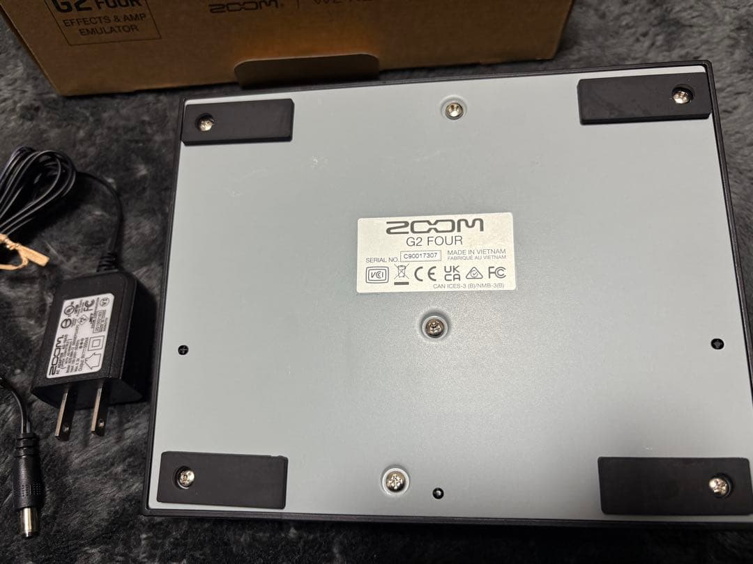 ZOOM G2 FOUR ギターマルチエフェクター中古品