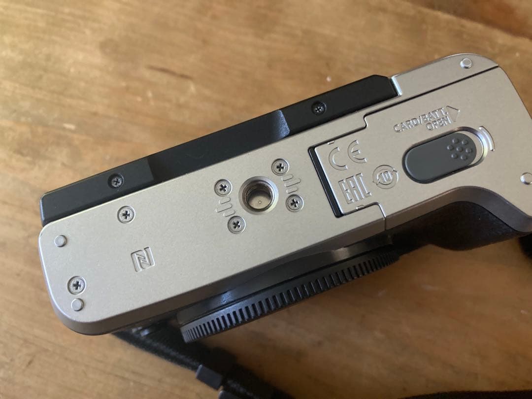 【Canon】ミラーレス一眼カメラEOS M6 レンズキットEF-M15-45