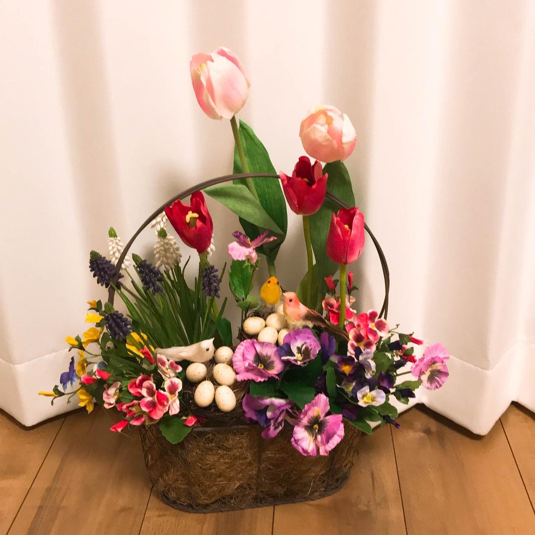 春のフラワーバスケットアレンジ