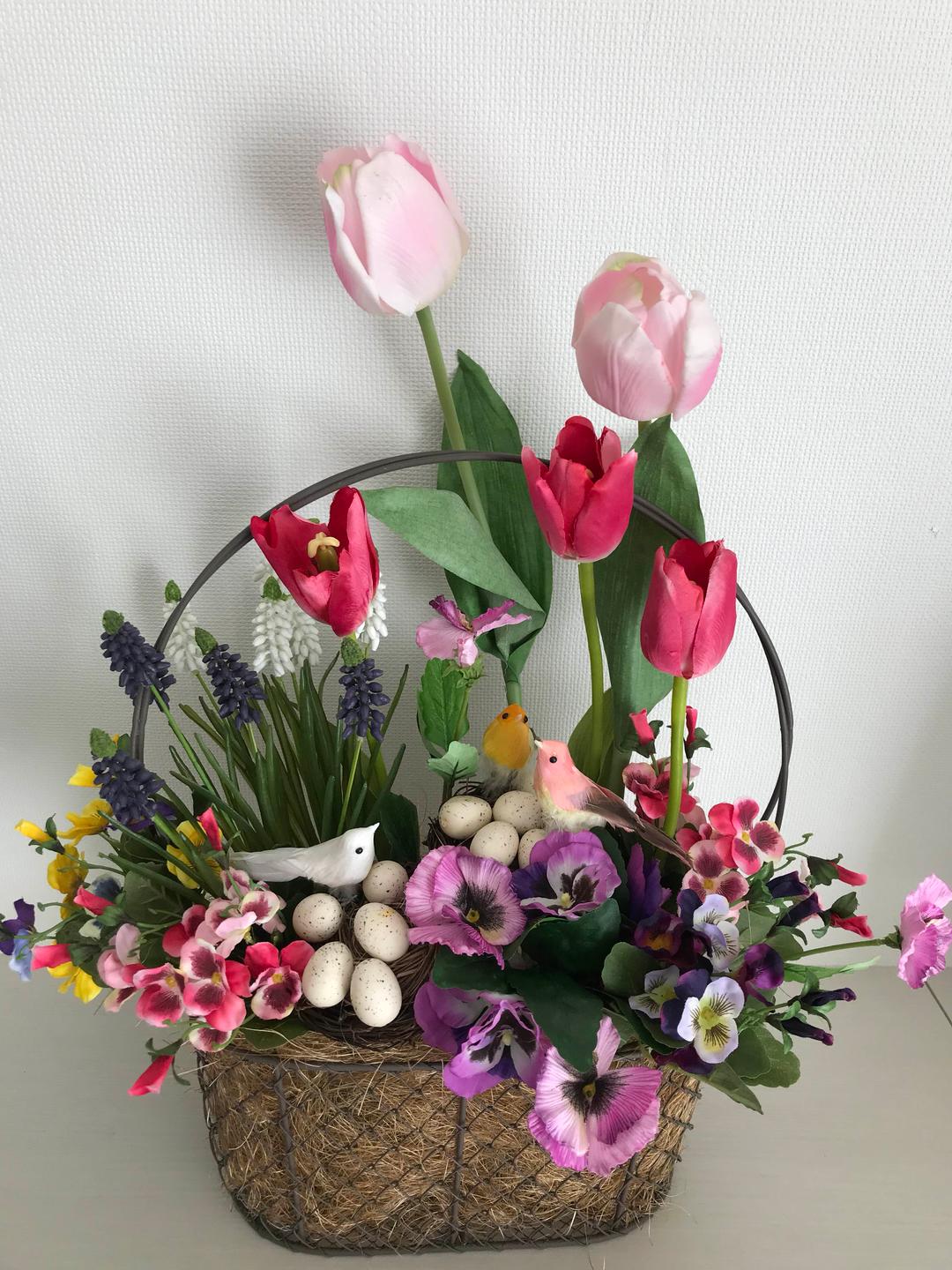 春のフラワーバスケットアレンジ