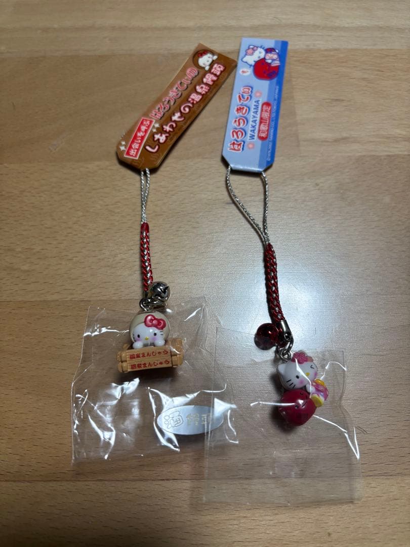 【タグ付・未使用】ご当地キティ 根付 2点セット（和歌山 梅干し・しあわせ饅頭）