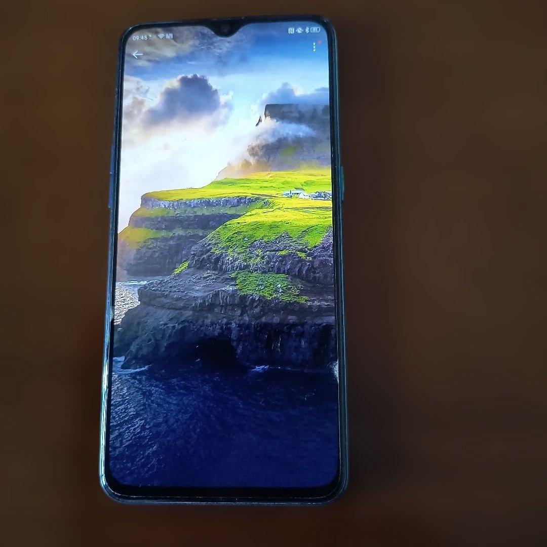 楽天モバイル版Oppo スマートフォン 青 ノッチ付き