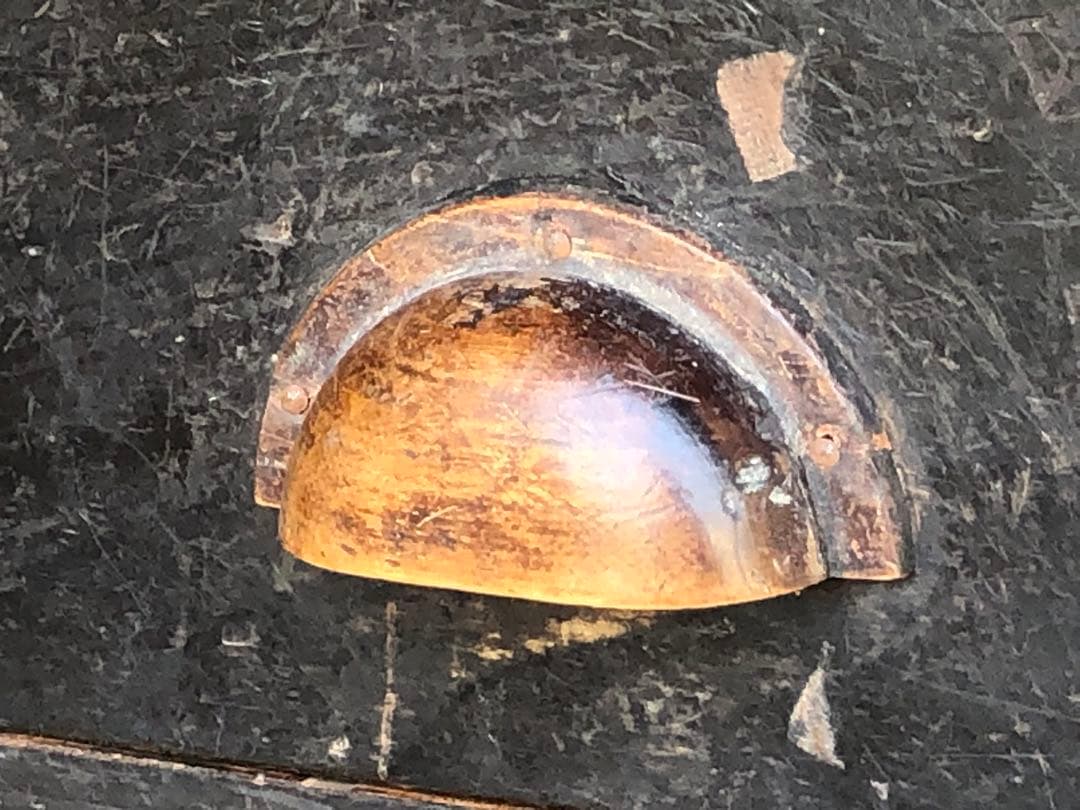 お引き取り限定❗️古い机は取手も木製 独特なあじが魅力的です