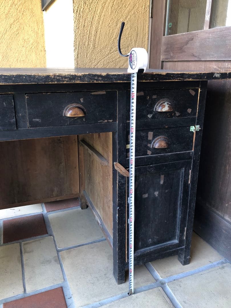 お引き取り限定❗️古い机は取手も木製 独特なあじが魅力的です