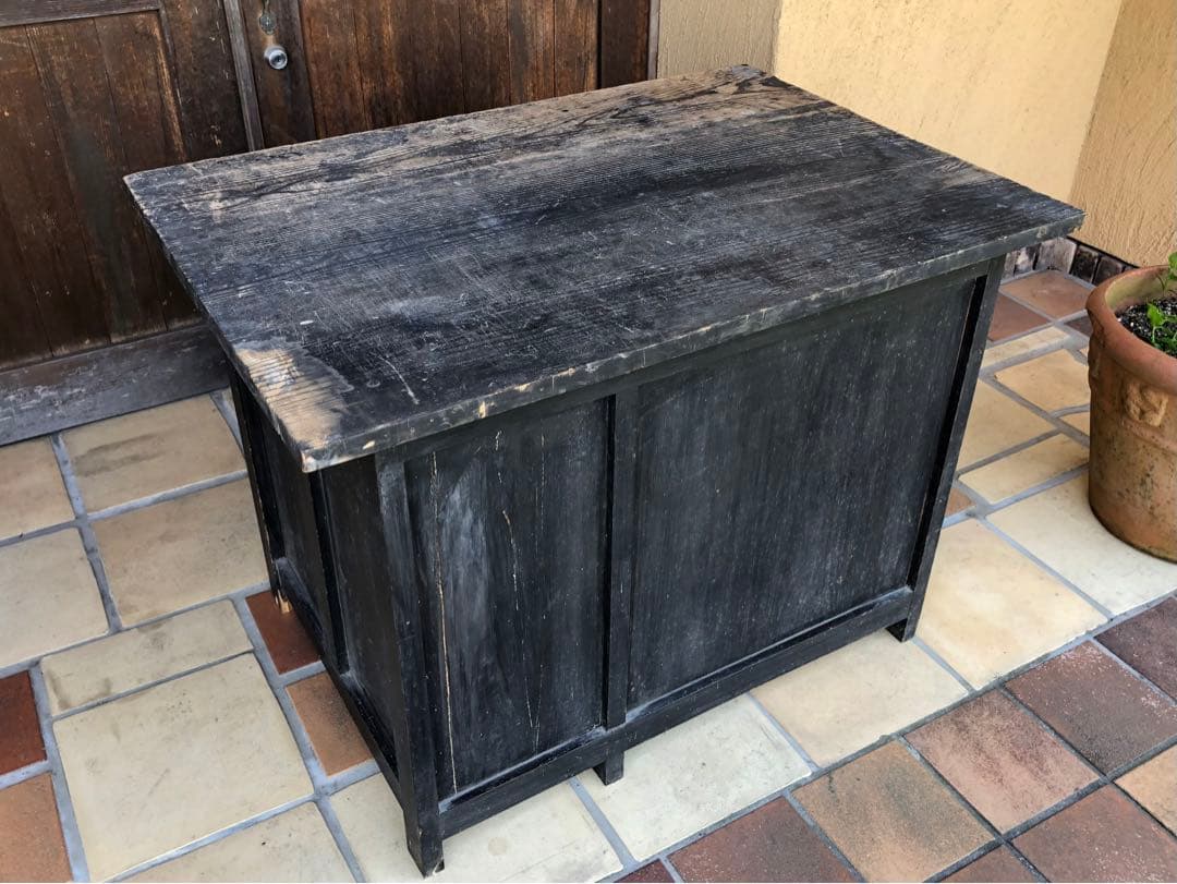 お引き取り限定❗️古い机は取手も木製 独特なあじが魅力的です