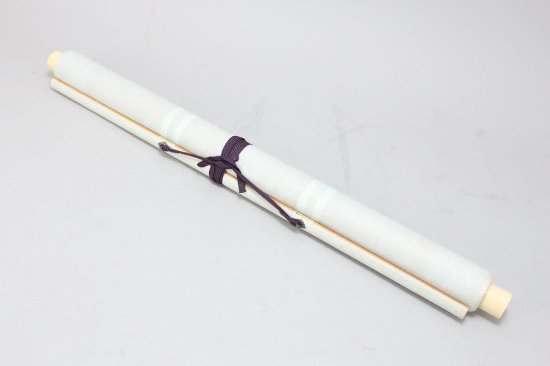 No5518 掛軸　釈迦三尊佛　紙本　紙箱　仏教美術　仏画　古美術　送料無料