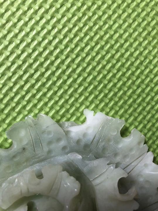 白菜型　翡翠　石　インテリア　置物　木製スタント付き