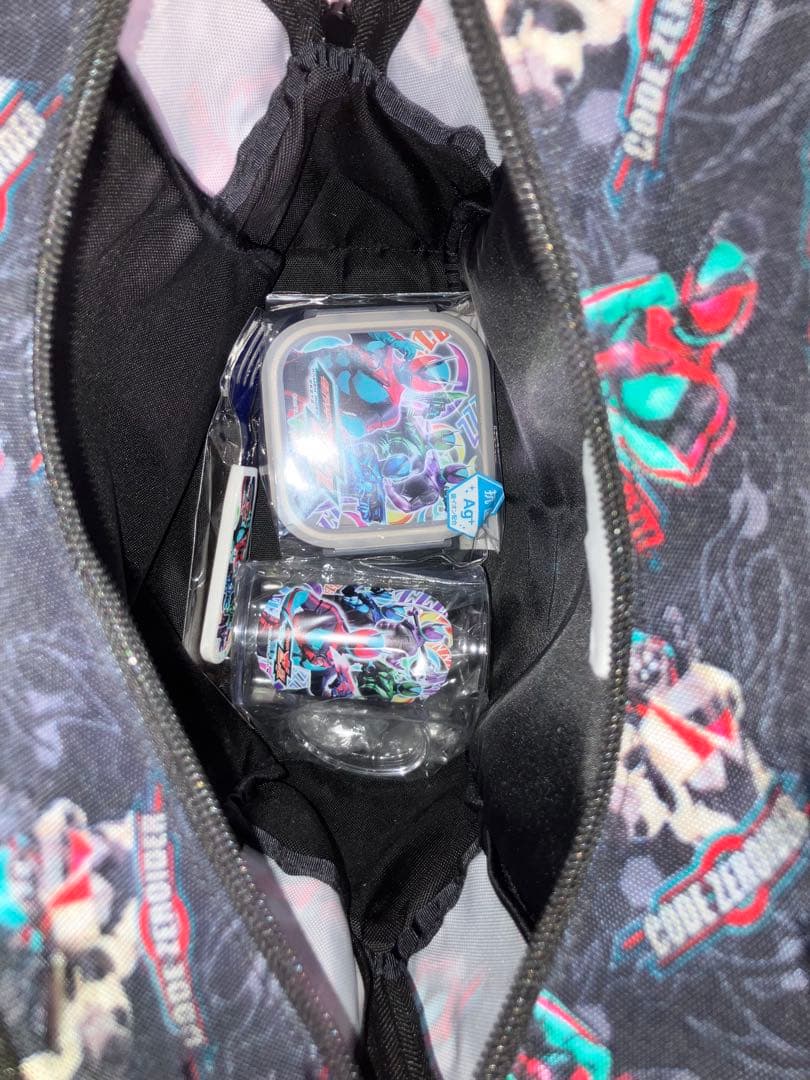 仮面ライダーガヴとゼッツのリュックと