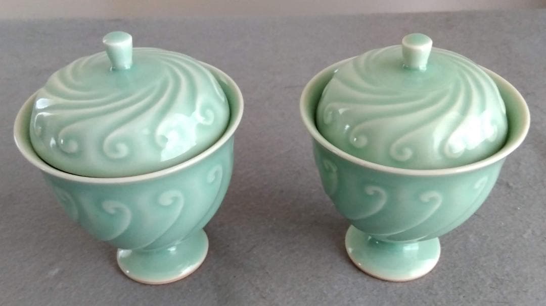 加賀九谷焼名工伝統工芸士　池島保雄　青磁波濤紋蓋付き線刻手彫りコンポート