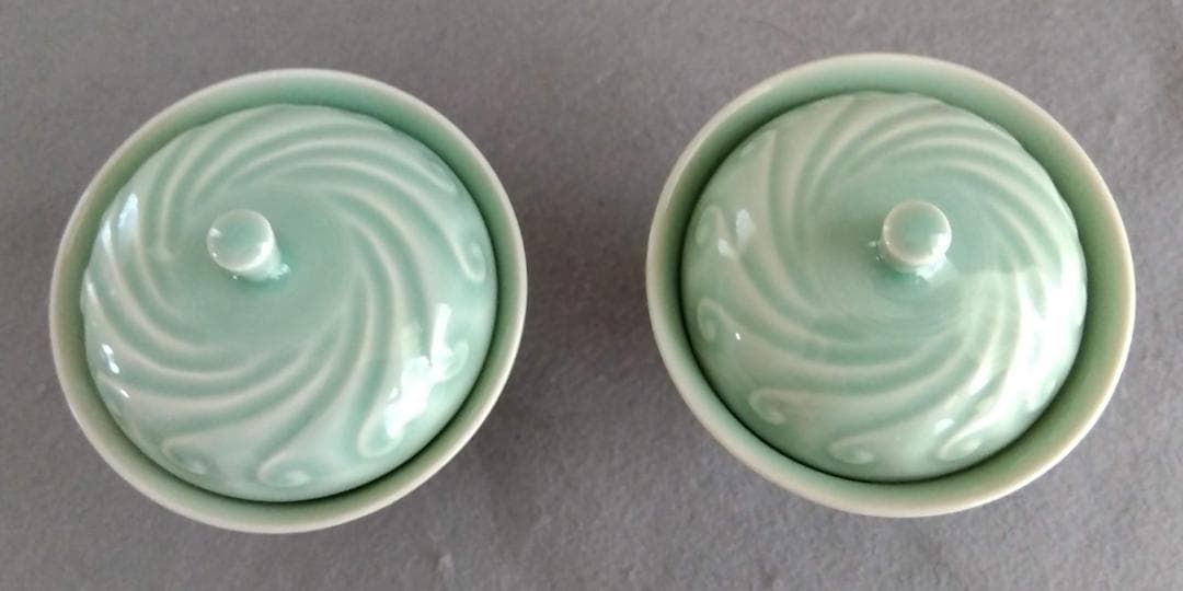 加賀九谷焼名工伝統工芸士　池島保雄　青磁波濤紋蓋付き線刻手彫りコンポート