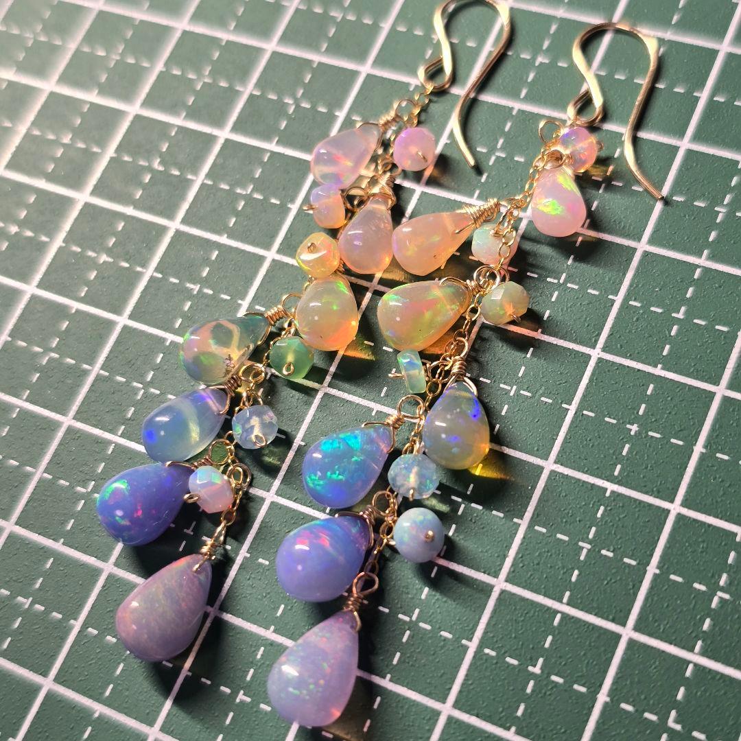 遊色抜群14kgf カラーオパールパステルグラデーションロングピアスA vega