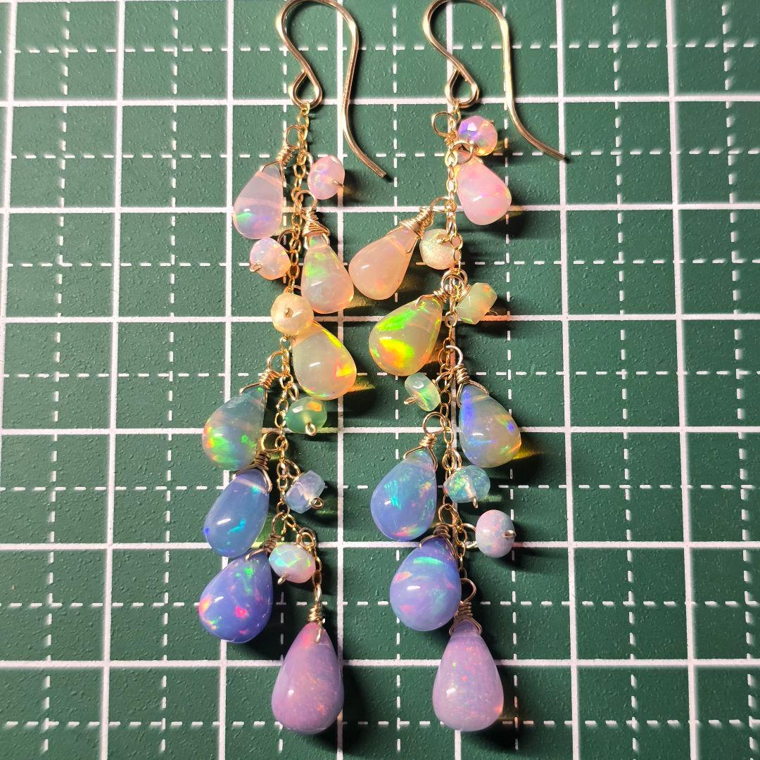 遊色抜群14kgf カラーオパールパステルグラデーションロングピアスA vega