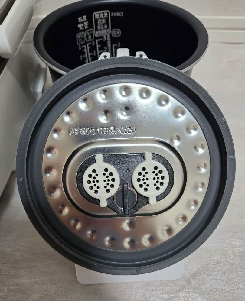 アイリスオーヤマ　炊飯器　3合炊き　RC-PC30-W