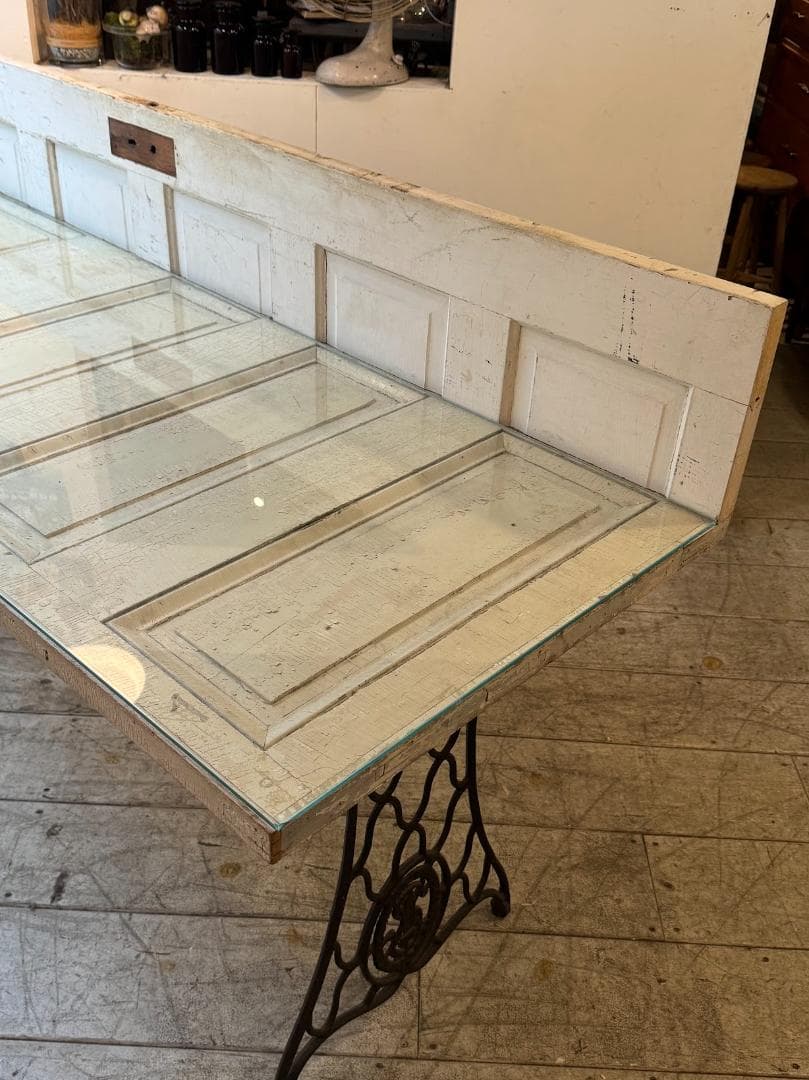 アンティークドアデスク シンガーミシン脚 ガラス天板 店舗作業台 机 テーブル