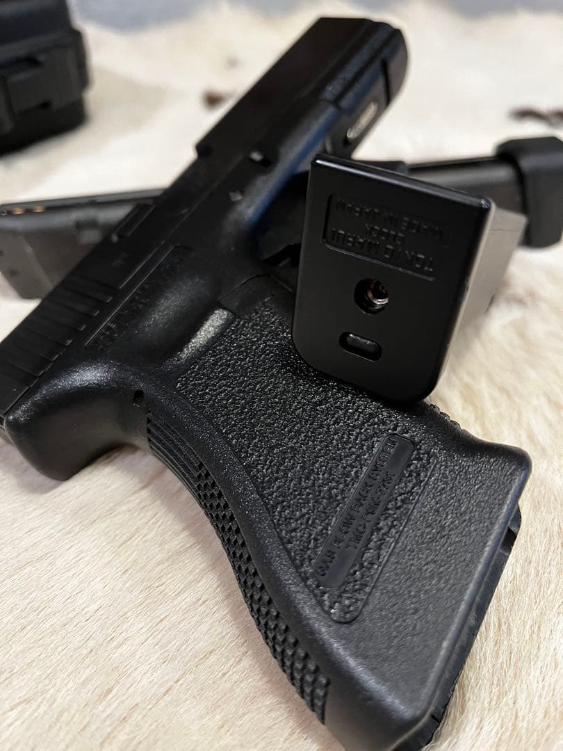 東京マルイグロッグG18C ガスブローバック マガジン2本 ハードケース付き