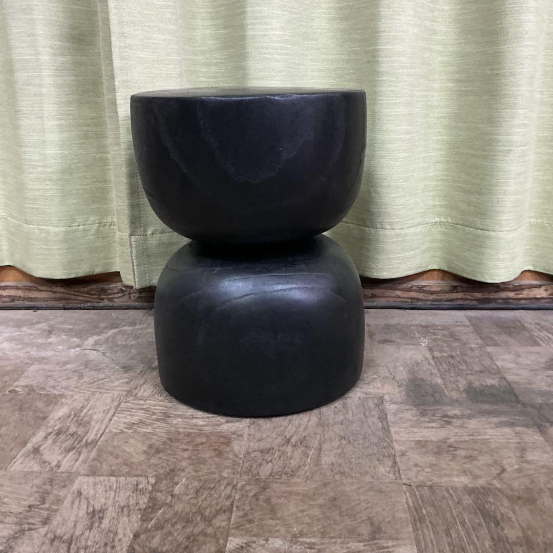 黒の木製スツール　丸太スツール