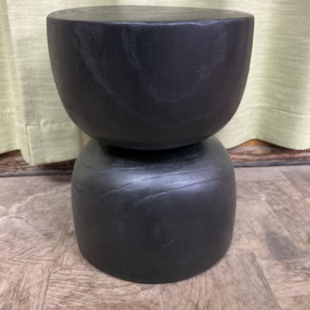 黒の木製スツール　丸太スツール
