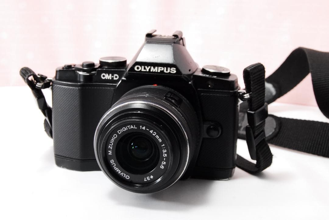 〓ミラーレス一眼レフカメラ〓オリンパス OM-D E-M5＋14-42mm Ⅱ
