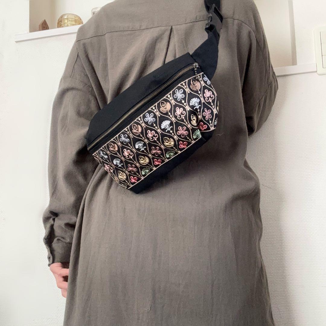 春夏のコーデに彩りを！軽やか＆華やか特別なインド刺繍ボディバッグ【残り1点】