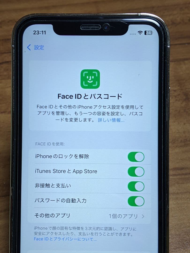 yuri★ iPhone XR 64GB sim★ カスタム品　 美品です