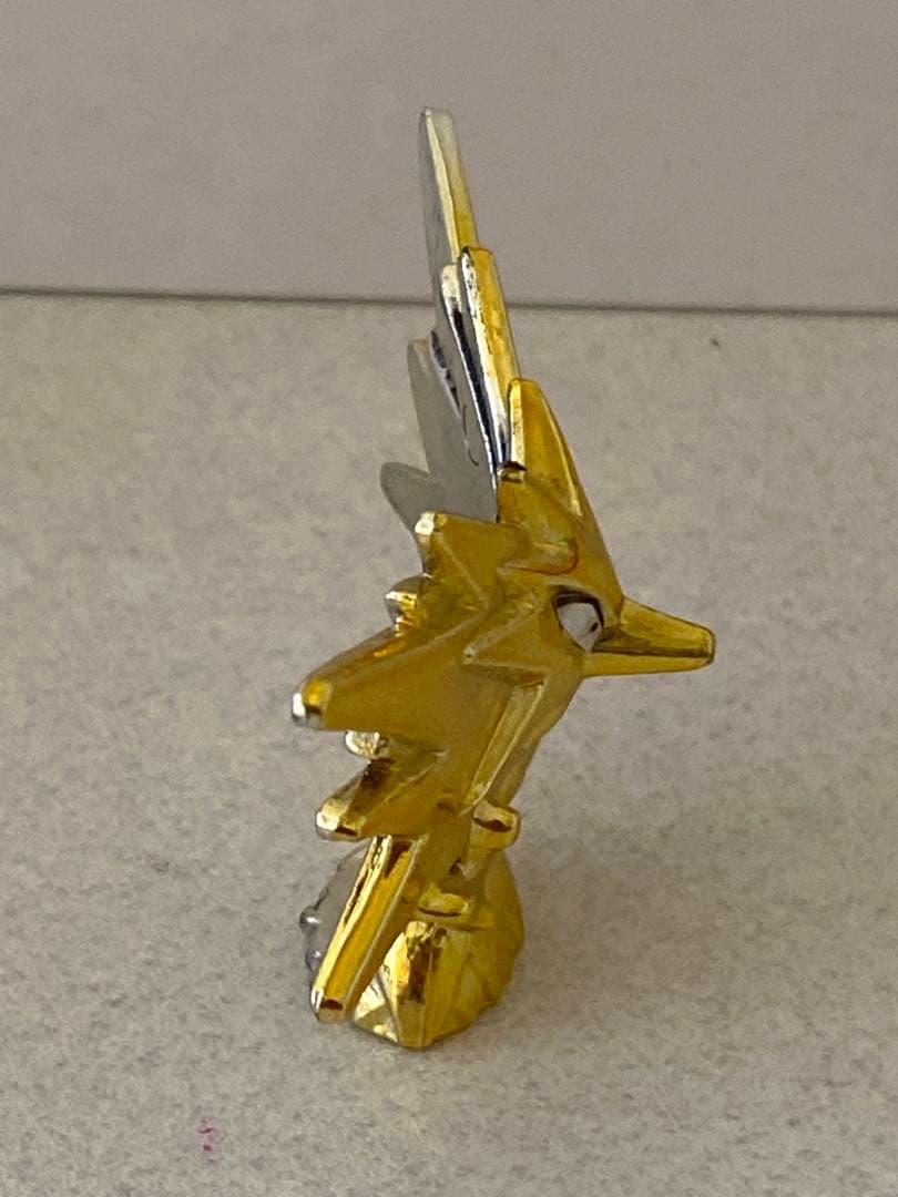 初代　ポケモン　ピカチュウ　ピッピ　カイリュー　サンダー　金色　フィギュア　レア