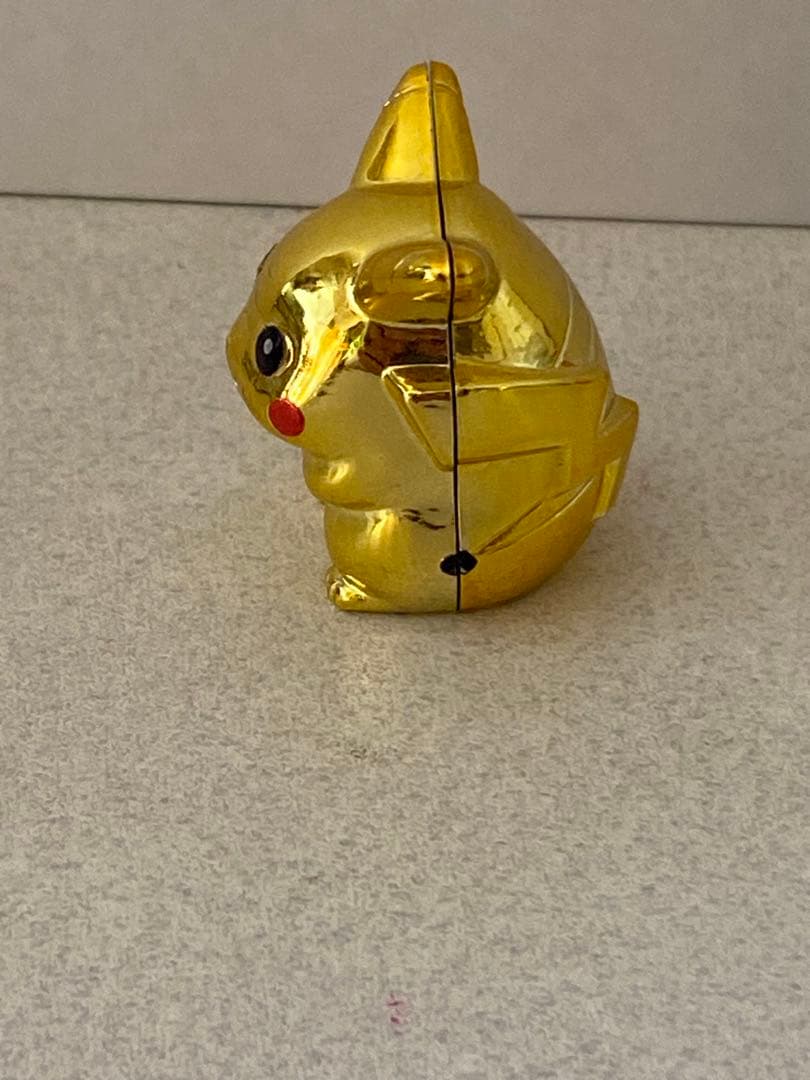 初代　ポケモン　ピカチュウ　ピッピ　カイリュー　サンダー　金色　フィギュア　レア