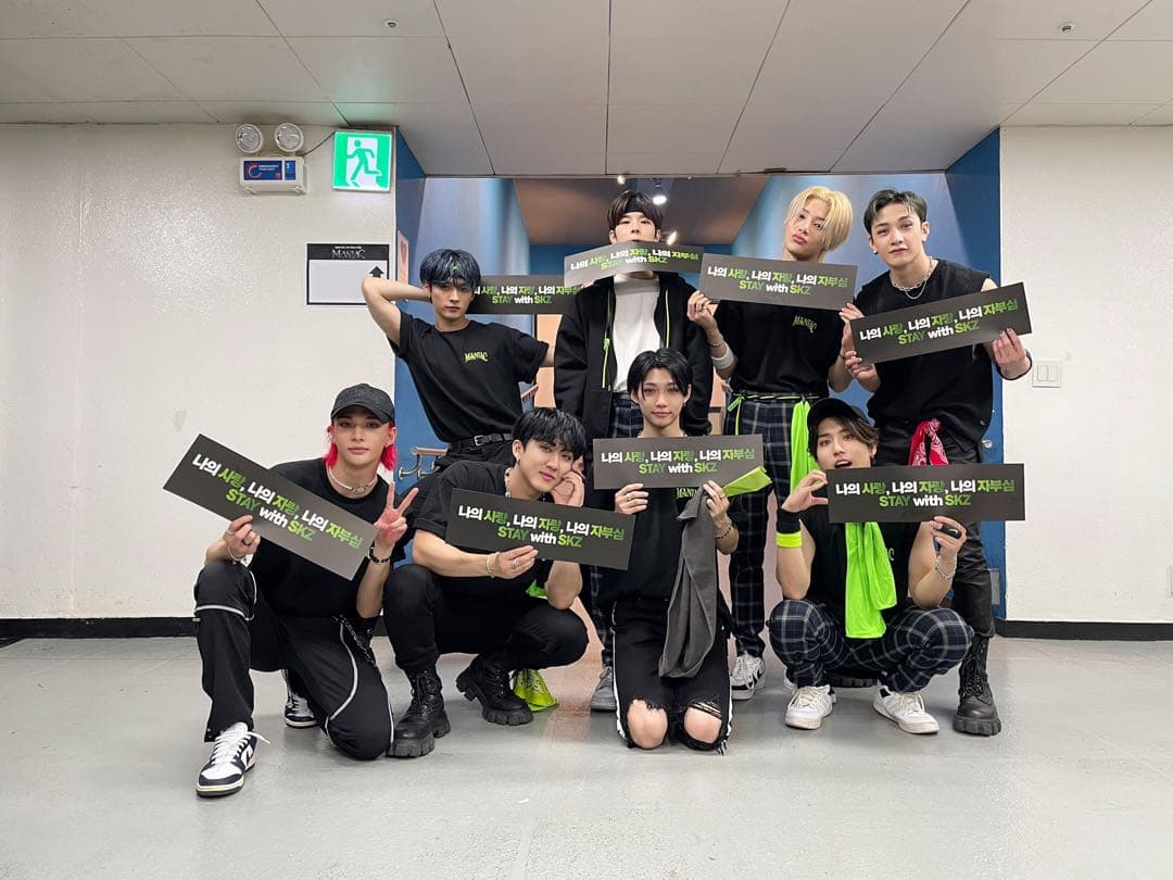Stray Kids MANIAC Tシャツ