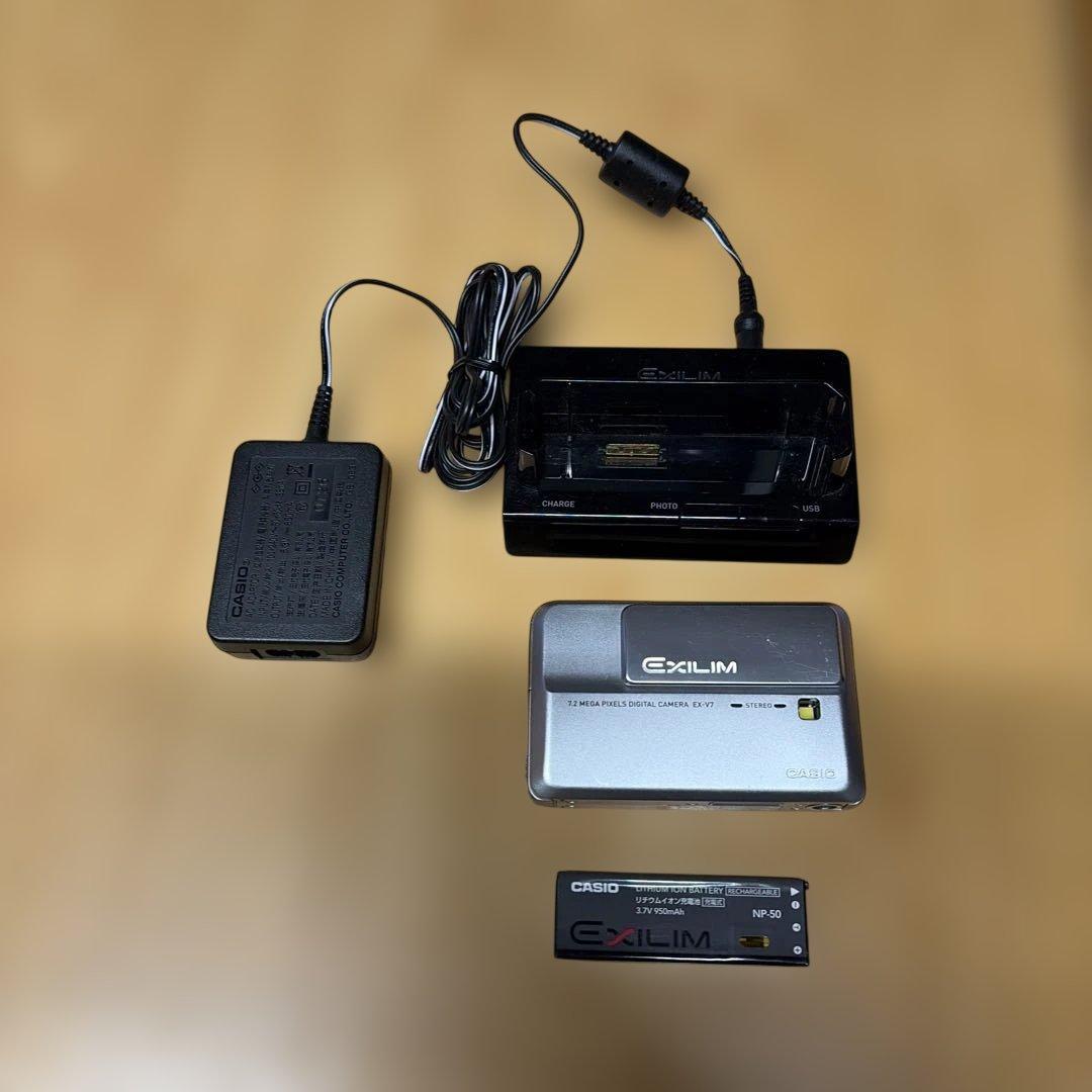 CASIO EXILIM EX-V7 コンパクトデジカメ 充電器付き