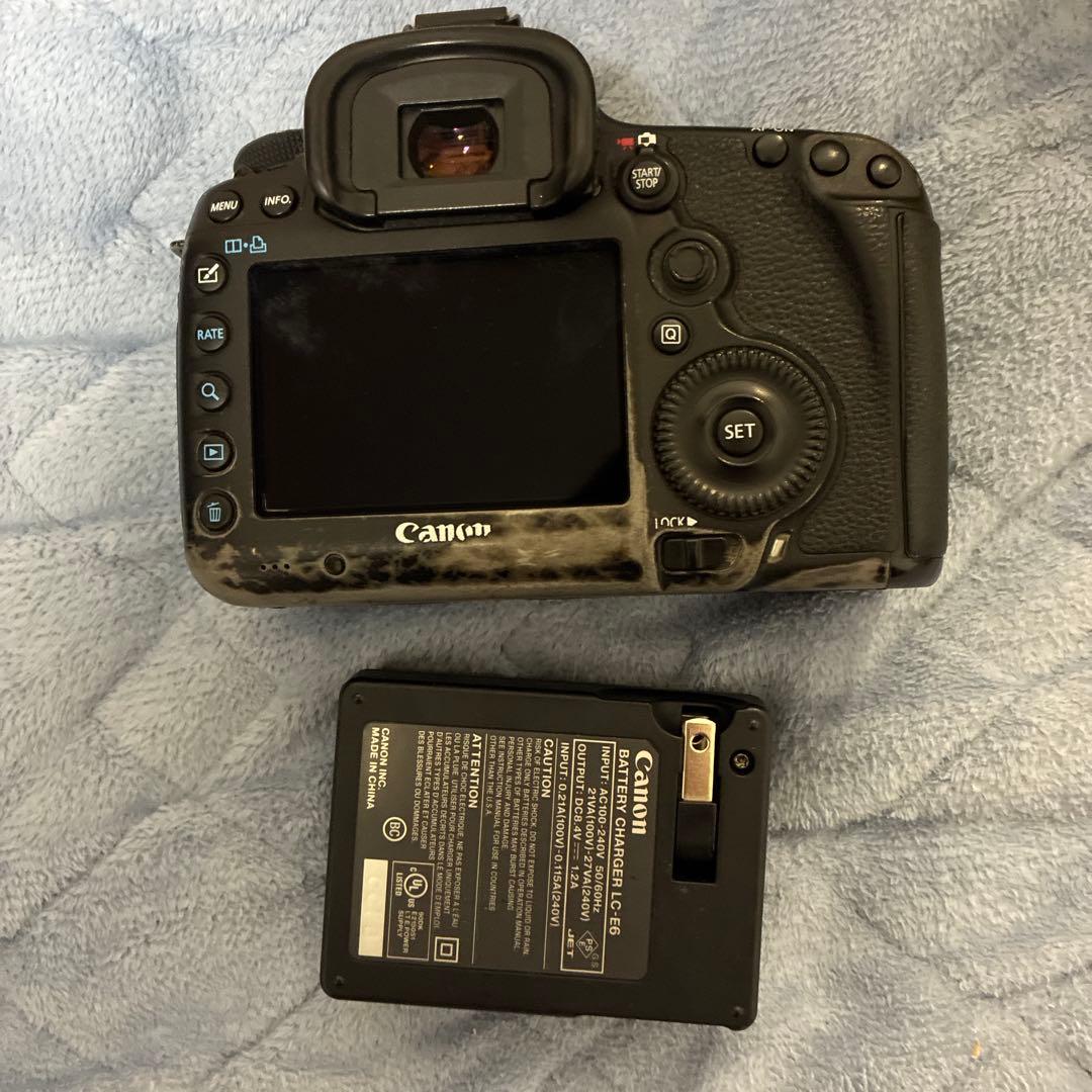Canon EOS 5D Mark III 本体と付属品
