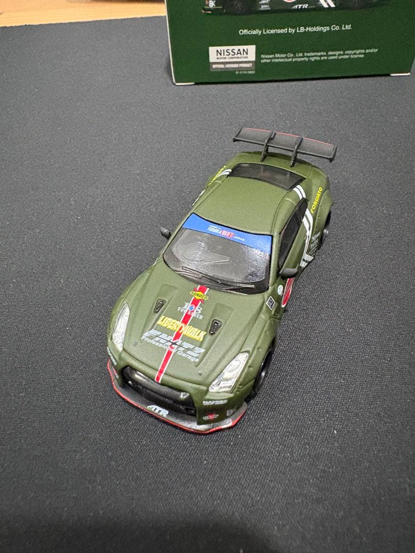 MINI GT LBWK Zero Fighter GT-R R35 香港限定
