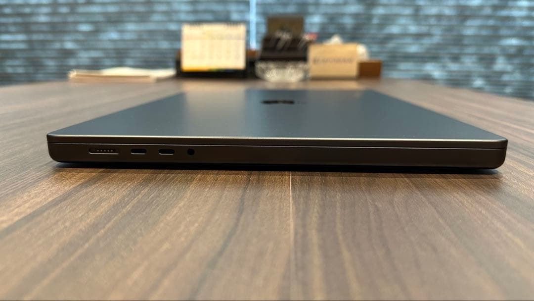 MacBook Pro 16インチ M4 Max 128GB 16コア 2TB