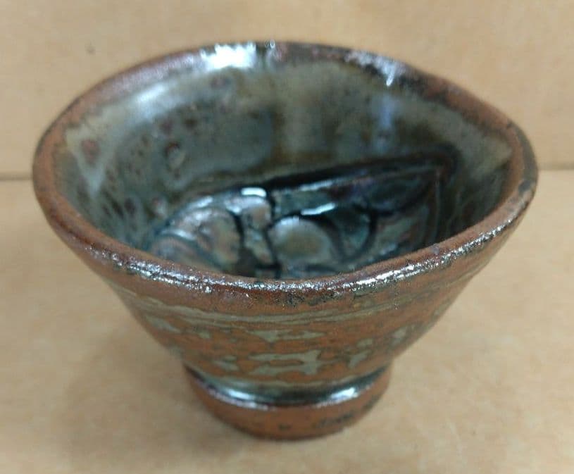 【本物保証】金城次郎 壷屋焼ぐい呑(海老紋) 共箱 栞 人間国宝 壺屋焼 海老盃