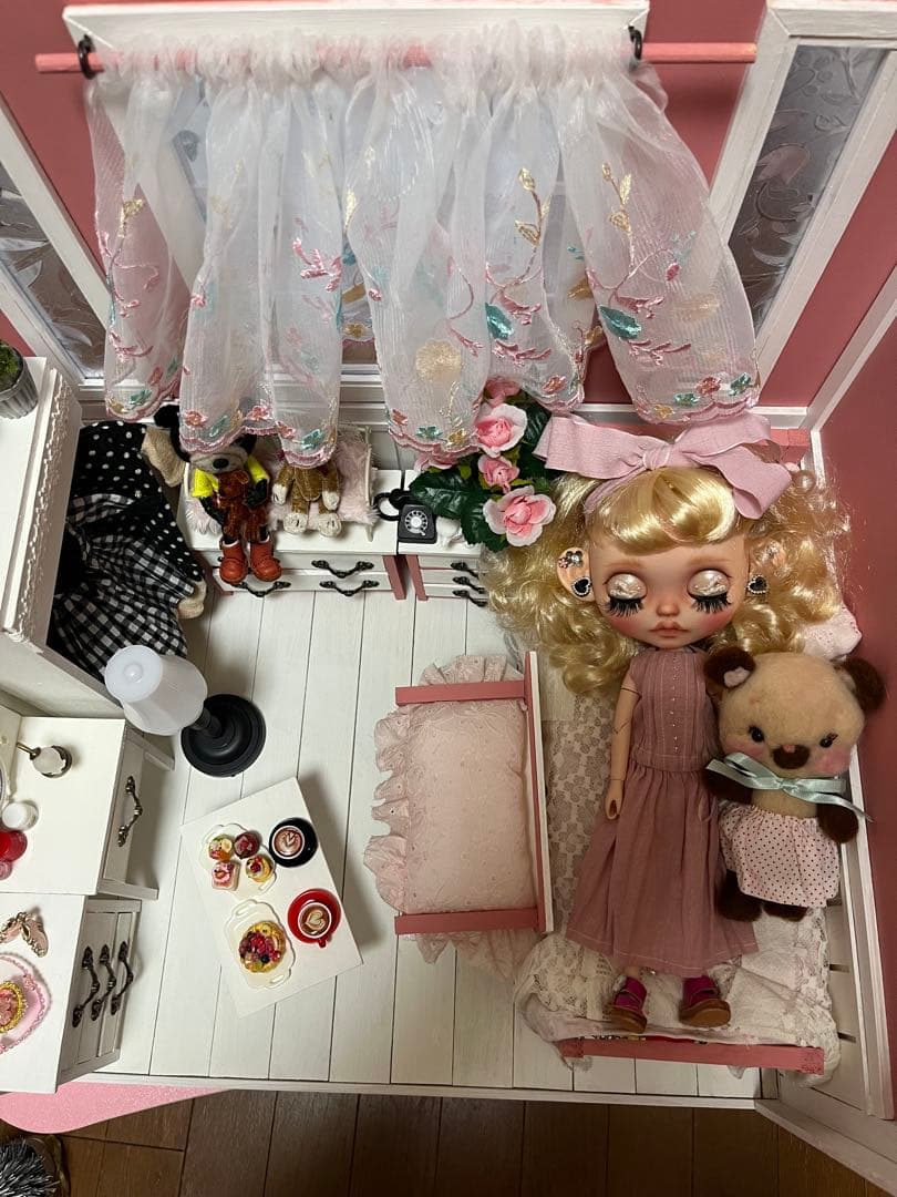 木製　ドールハウス背景ボード　ベッドがあるブライスハウス　リニューアル&SALE