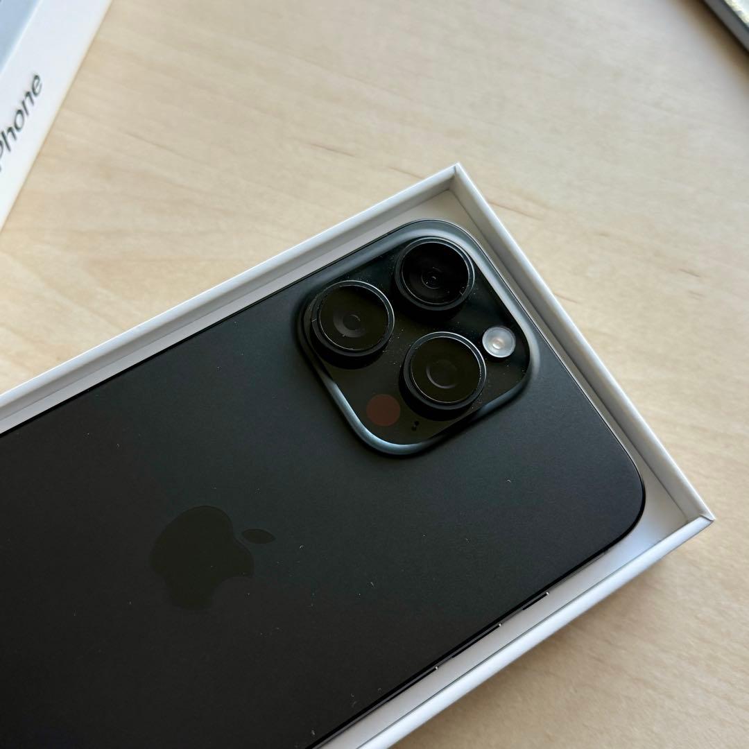 iPhone 15 Pro Max 256GB ブラックチタニウム