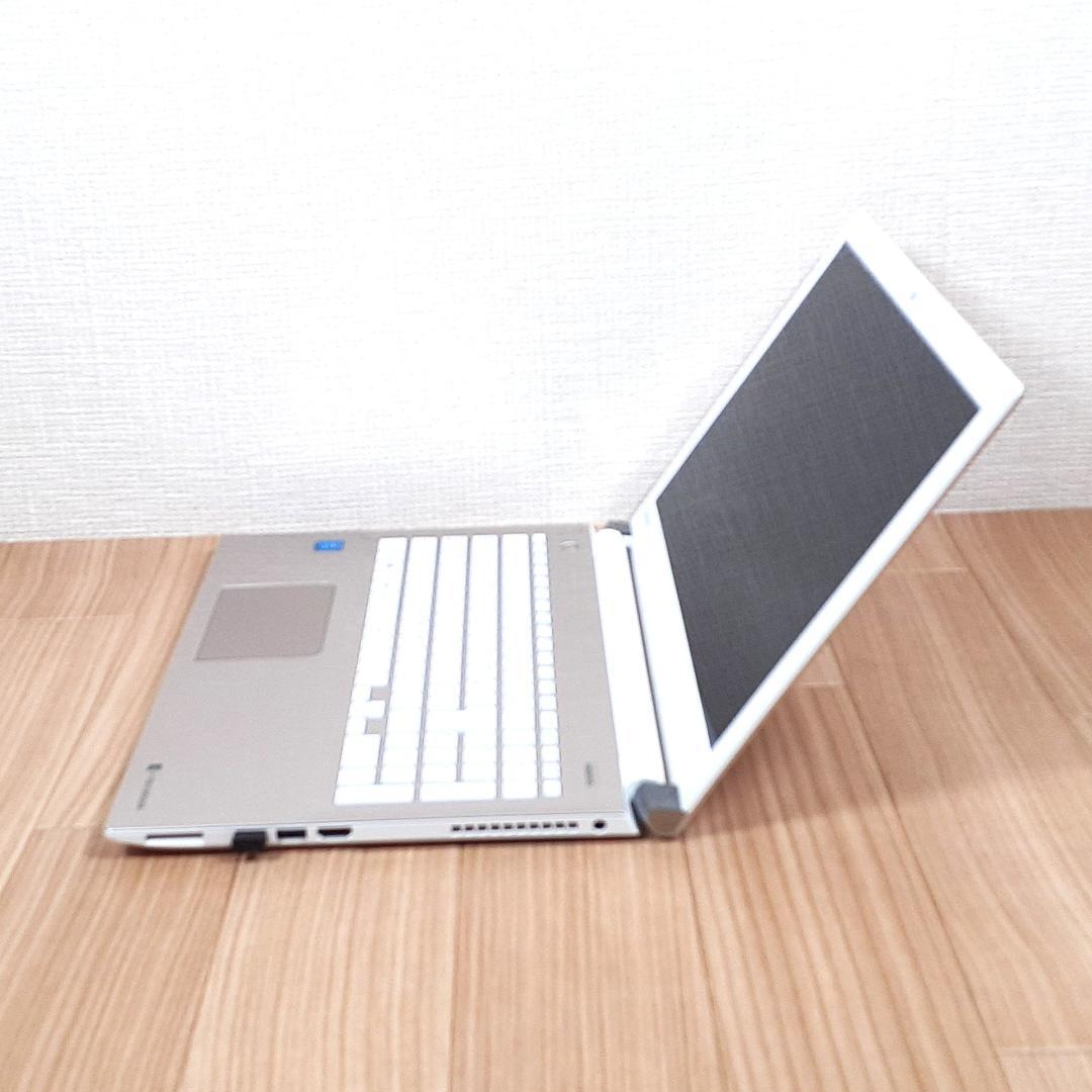 ノートパソコン　15.6型大きめの液晶で動画視聴や作業などをスムーズに快適。