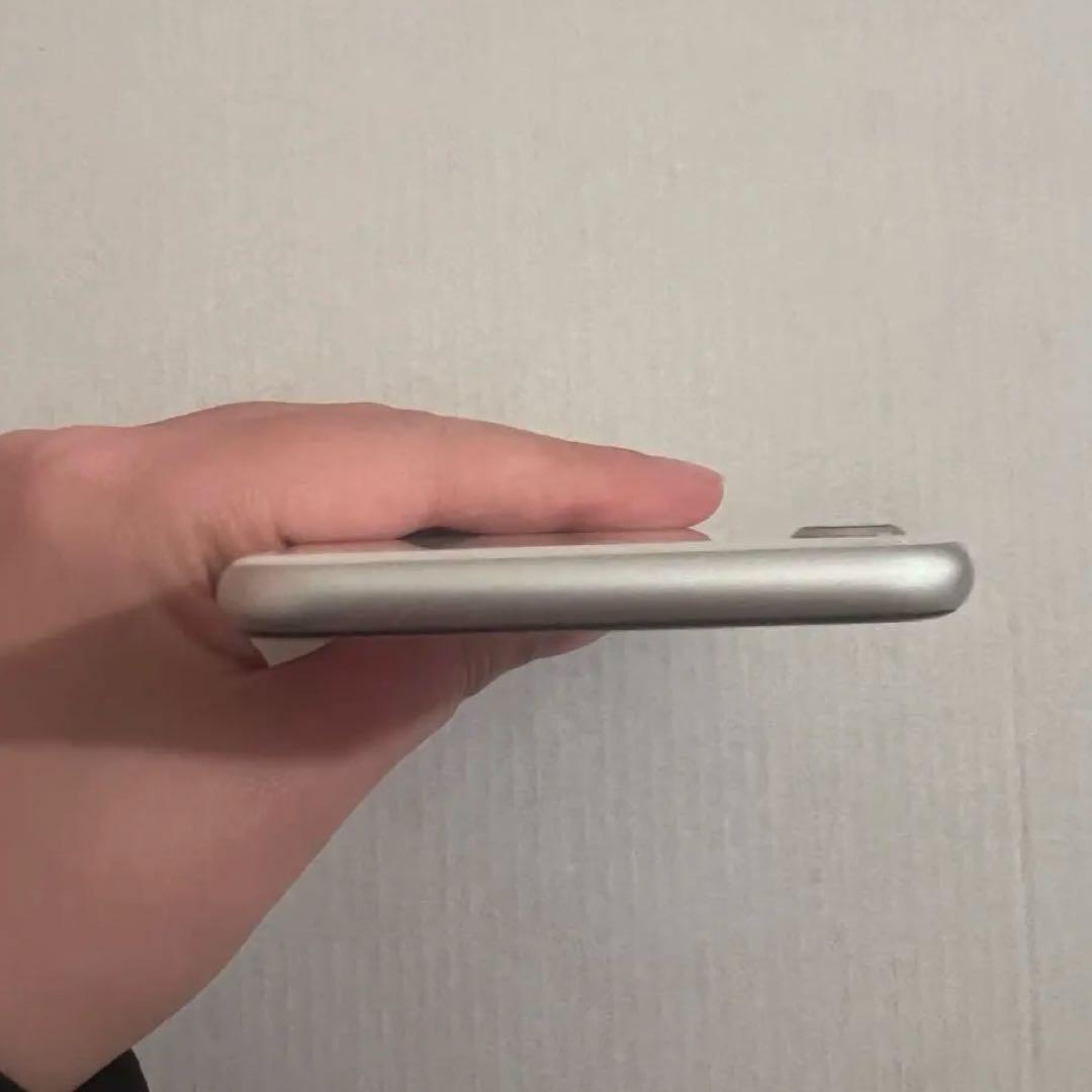 Apple iPhone SE 第2世代 128GB 本体