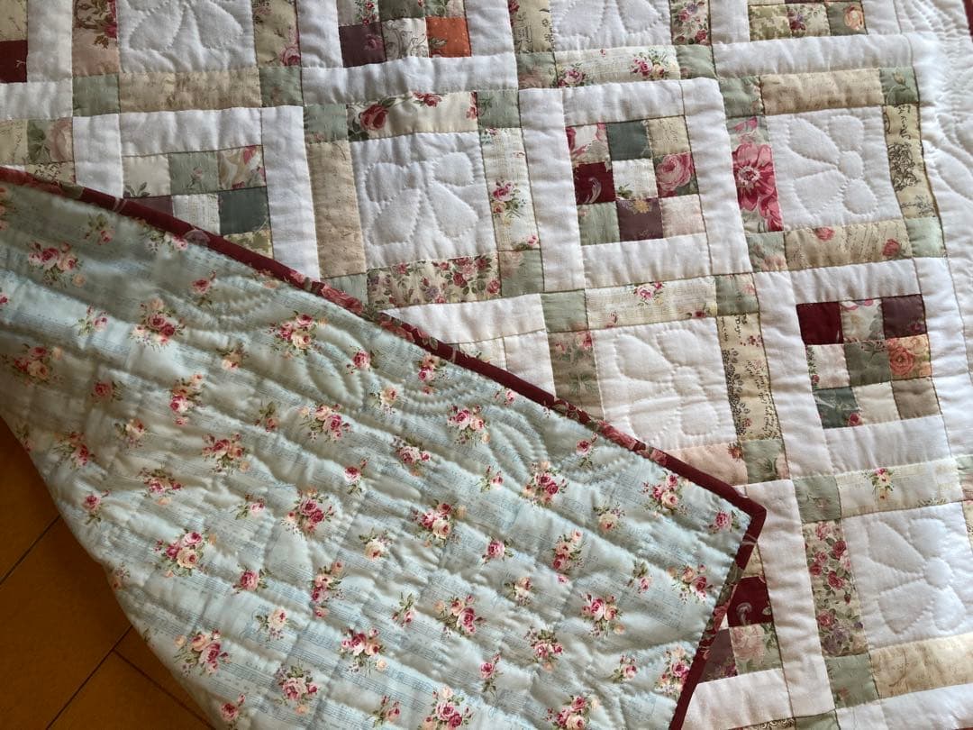 パッチワークキルト 約84cm x 84cm お昼寝ケット　マルチカバー　手縫い