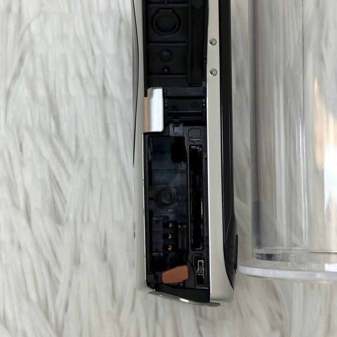 Canon カメラ　IXY 910IS PC1249 充電器　箱 コンデジ　可動