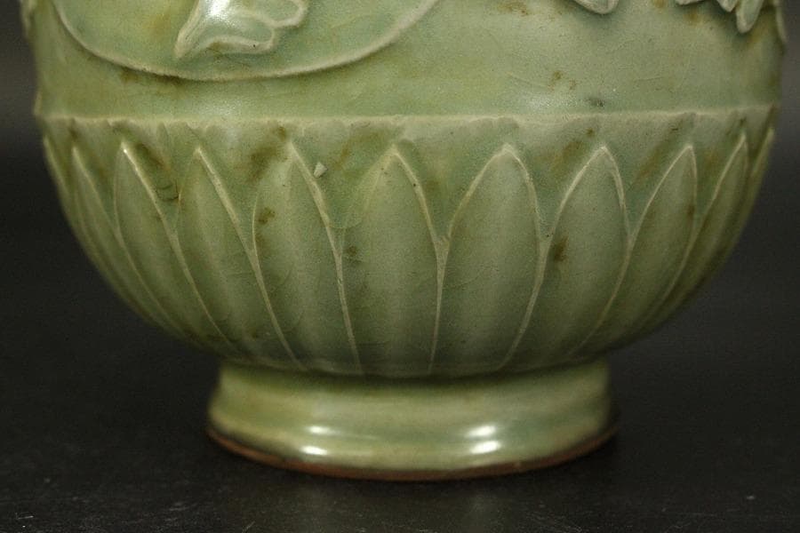 中国美術 唐物 青磁 纏枝蓮花紋 花瓶(ZE670)